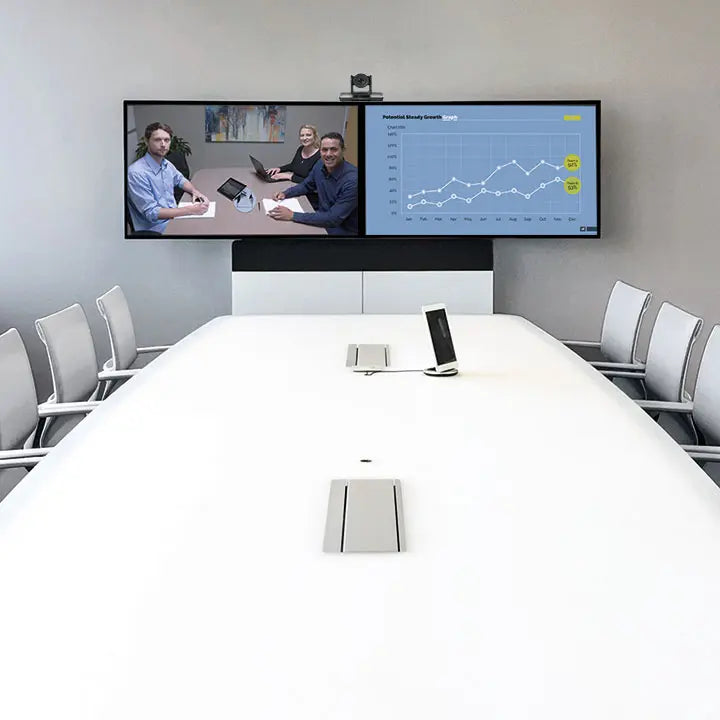 sala de videoconferencia con cámara de videoconferencia y pantallas táctiles