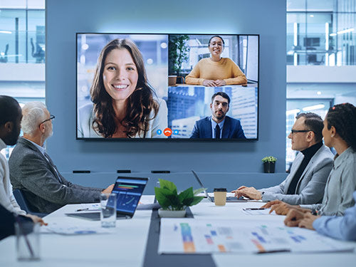 Sistema de videoconferencia con pantalla interactiva en empresa
