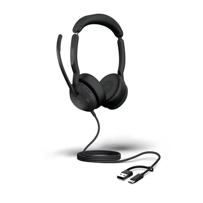 Jabra Evolve2 50 MS Stereo USB-C/A audífonos profesionales negros vista completa sobre fondo blanco