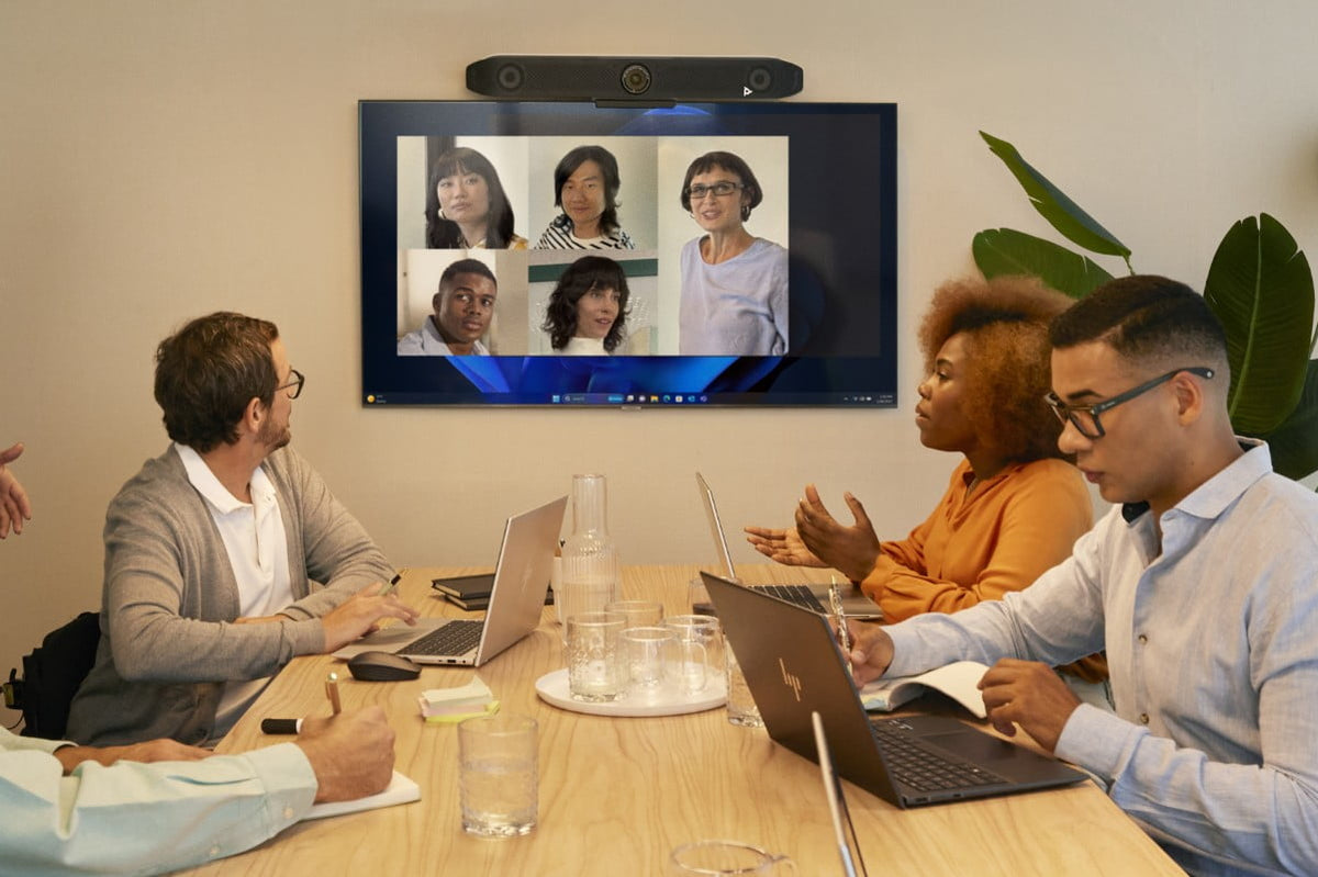 Poly Studio V52 cámara de videoconferencia USB 4K para salas de reuniones