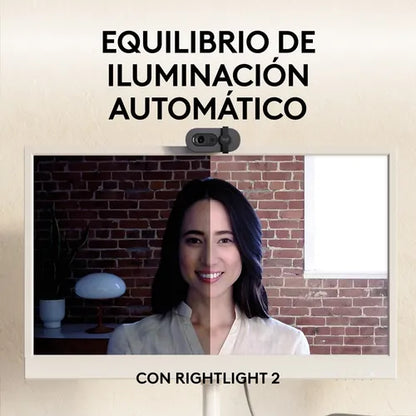 Cámara Web Logitech Brio 105, Full HD 1080p, Tapa de Privacidad, USB-A -Videoconferencia-camara-audifono-oficina